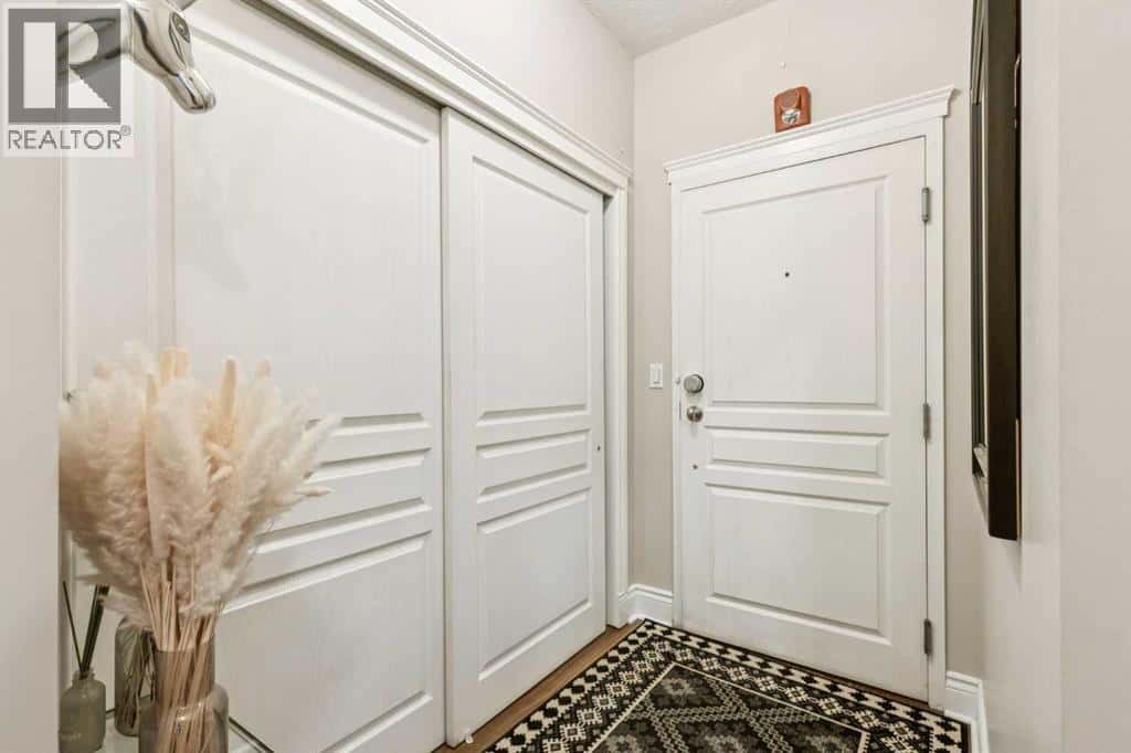 305, 4 14 Street NW — Calgary, Alberta - Photo 4 of 32