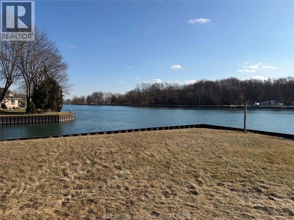 4761 Old River ROAD — St Clair, Ontario - Photo 2 of 5