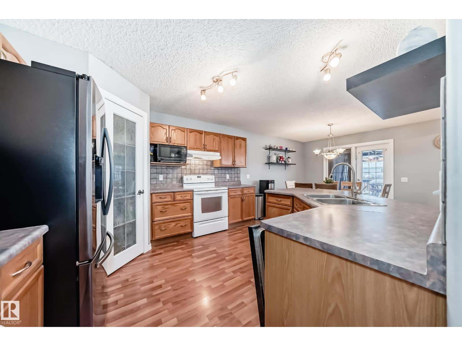 4713 190A ST NW — Edmonton, Alberta - Photo 4 of 61