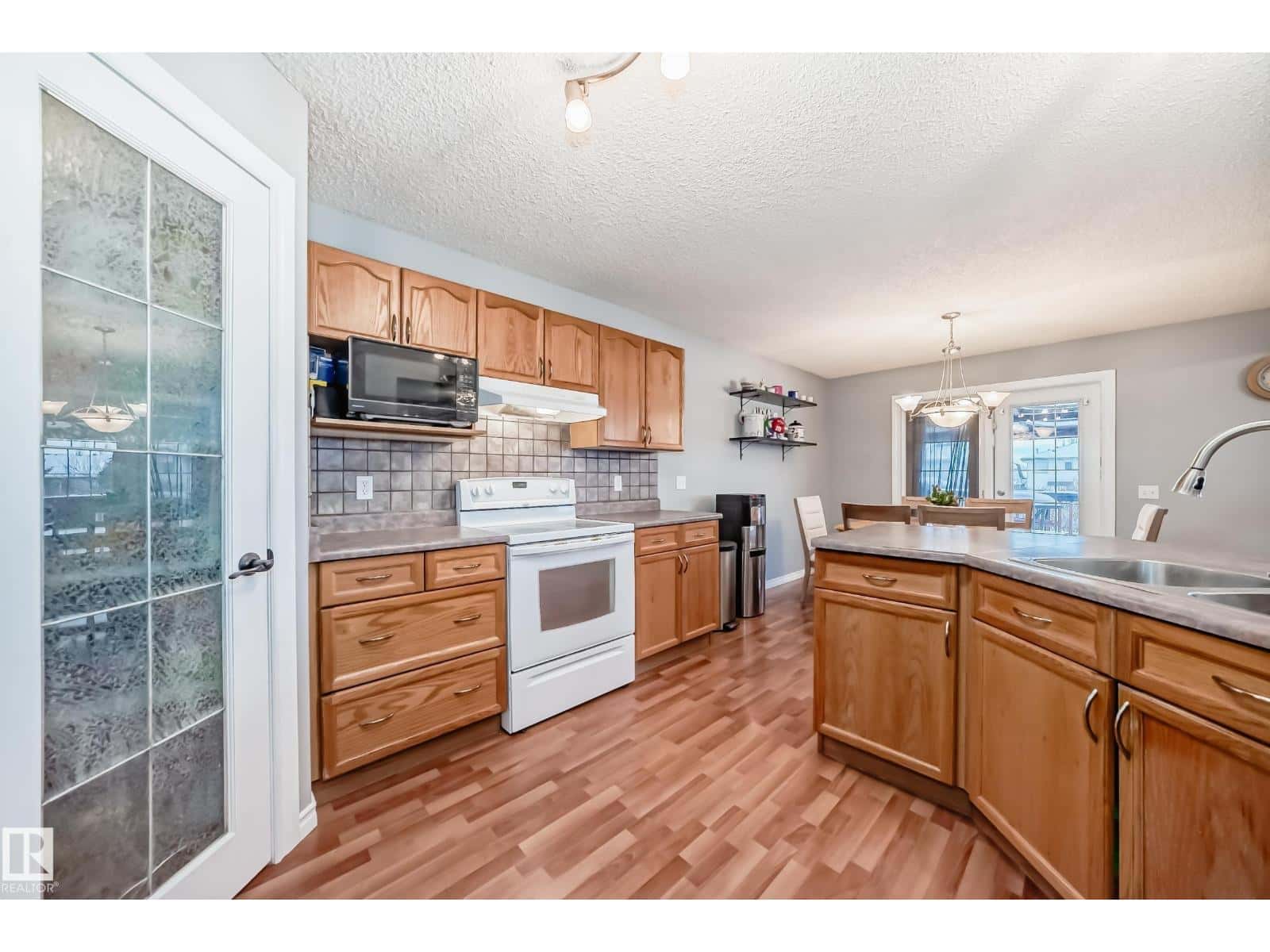 4713 190A ST NW — Edmonton, Alberta - Photo 5 of 61