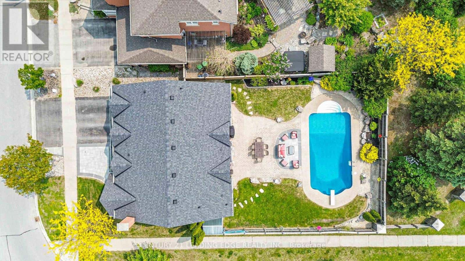 83 JOSEPH STREET — Uxbridge, Ontario - Photo 2 of 35