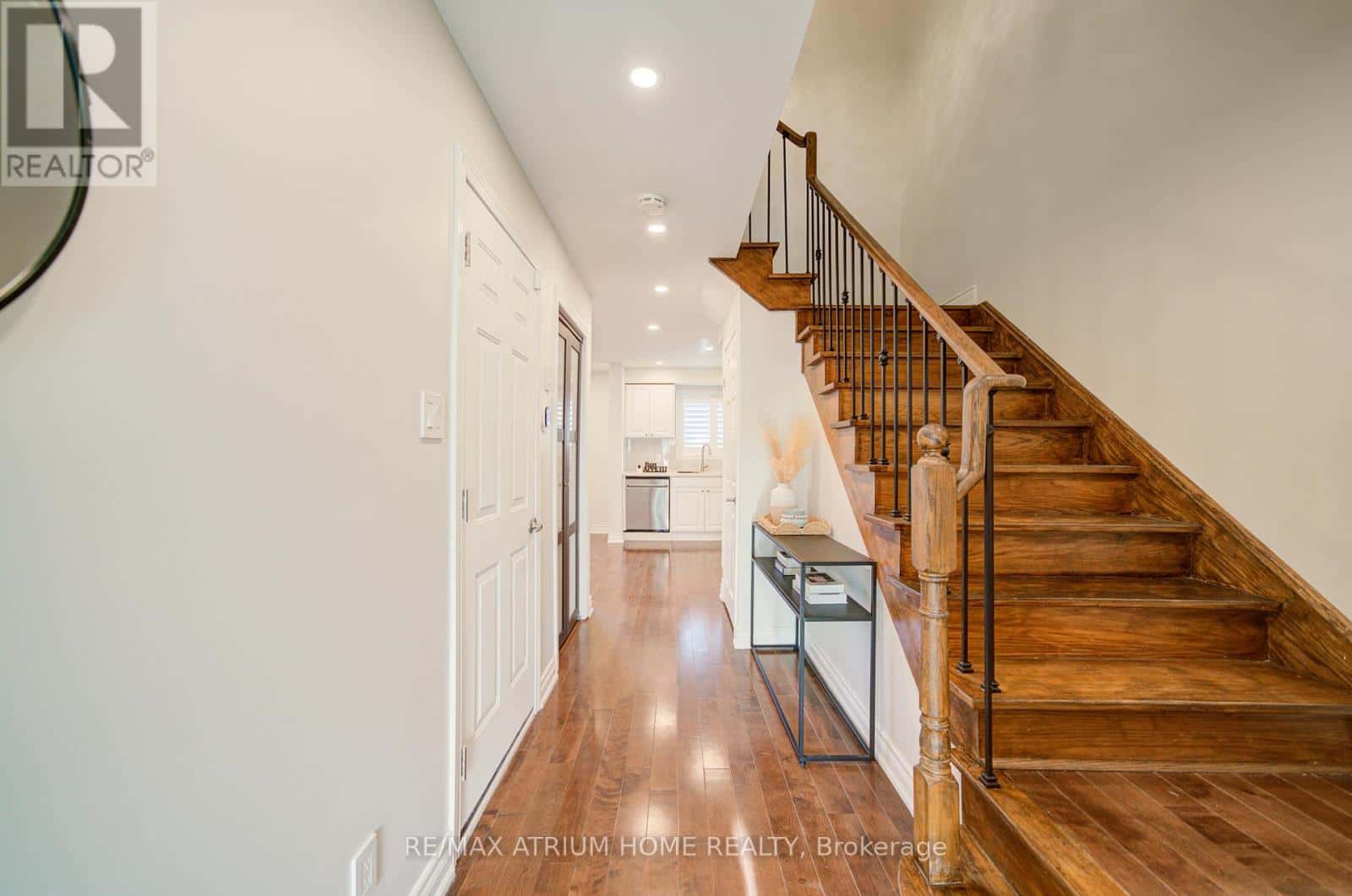 20 MAPLE SUGAR LANE — Vaughan (Patterson), Ontario - Photo 5 of 29