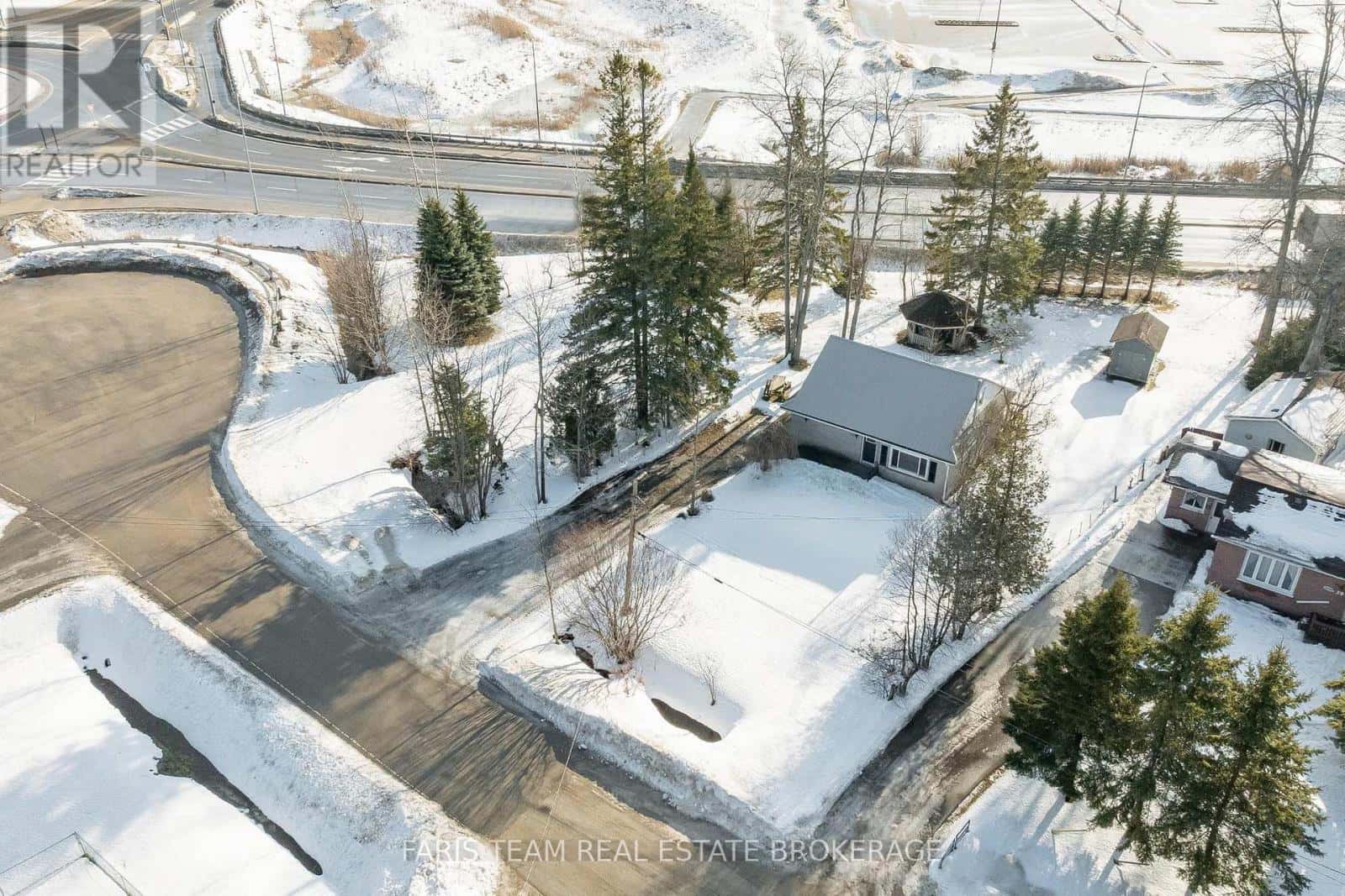 25 AYLING REID COURT — Wasaga Beach, Ontario - Photo 2 of 41