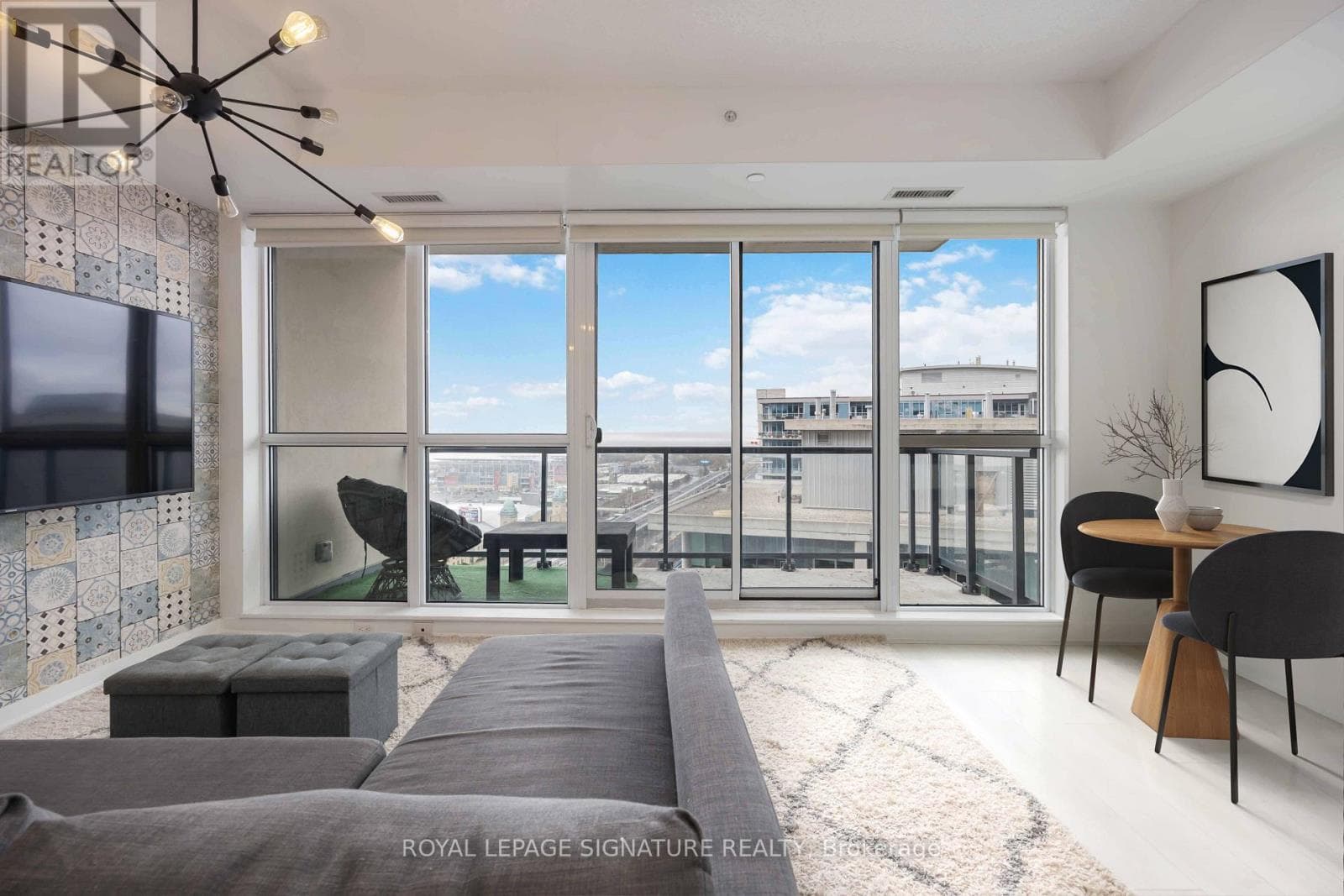 2215 - 51 EAST LIBERTY STREET — Toronto (Niagara), Ontario - Main photo