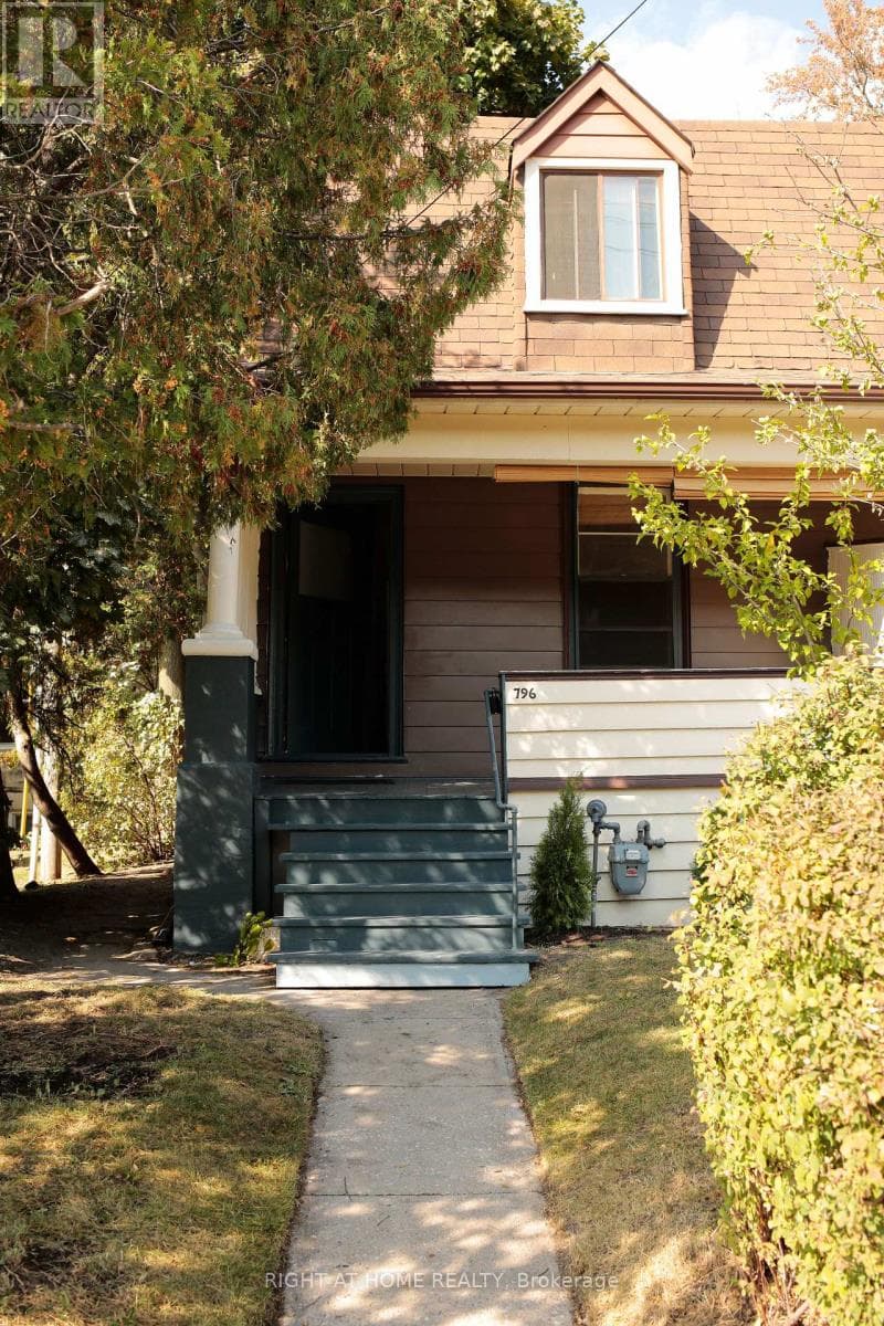 796 KINGSTON ROAD — Toronto (East End-Danforth), Ontario - Main photo