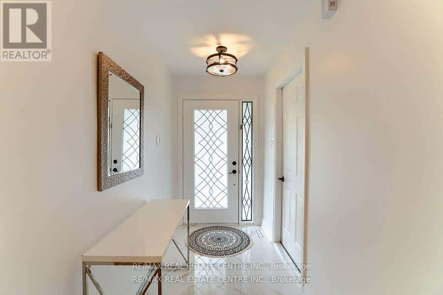 550 MEADOWS BOULEVARD — Mississauga (Rathwood), Ontario - Photo 4 of 33