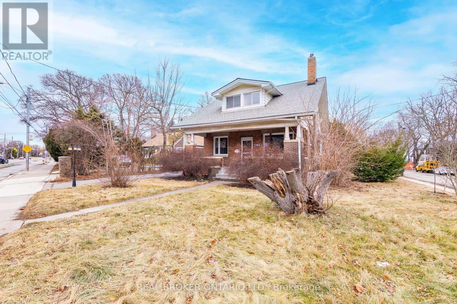 2585 LAKESHORE BOULEVARD W — Toronto (Mimico), Ontario - Photo 3 of 41