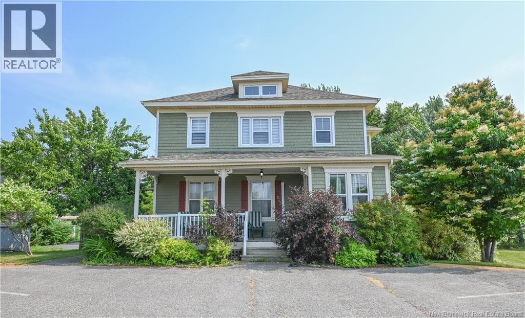 98 Saint-Pierre Ouest Boulevard — Caraquet, New Brunswick - Main photo