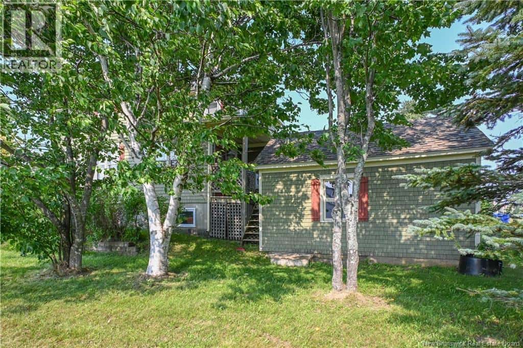 98 Saint-Pierre Ouest Boulevard — Caraquet, New Brunswick - Photo 3 of 50