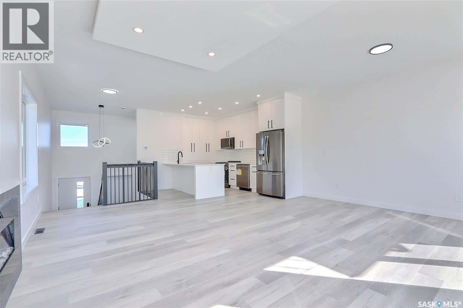 51 Hadley ROAD — Prince Albert, Saskatchewan - Photo 3 of 27