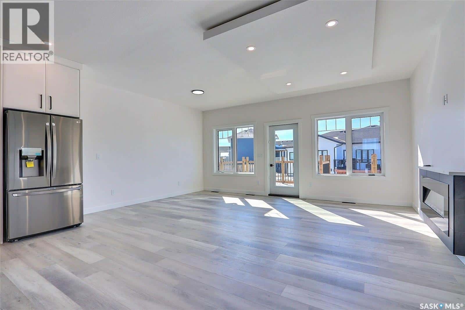 51 Hadley ROAD — Prince Albert, Saskatchewan - Photo 4 of 27