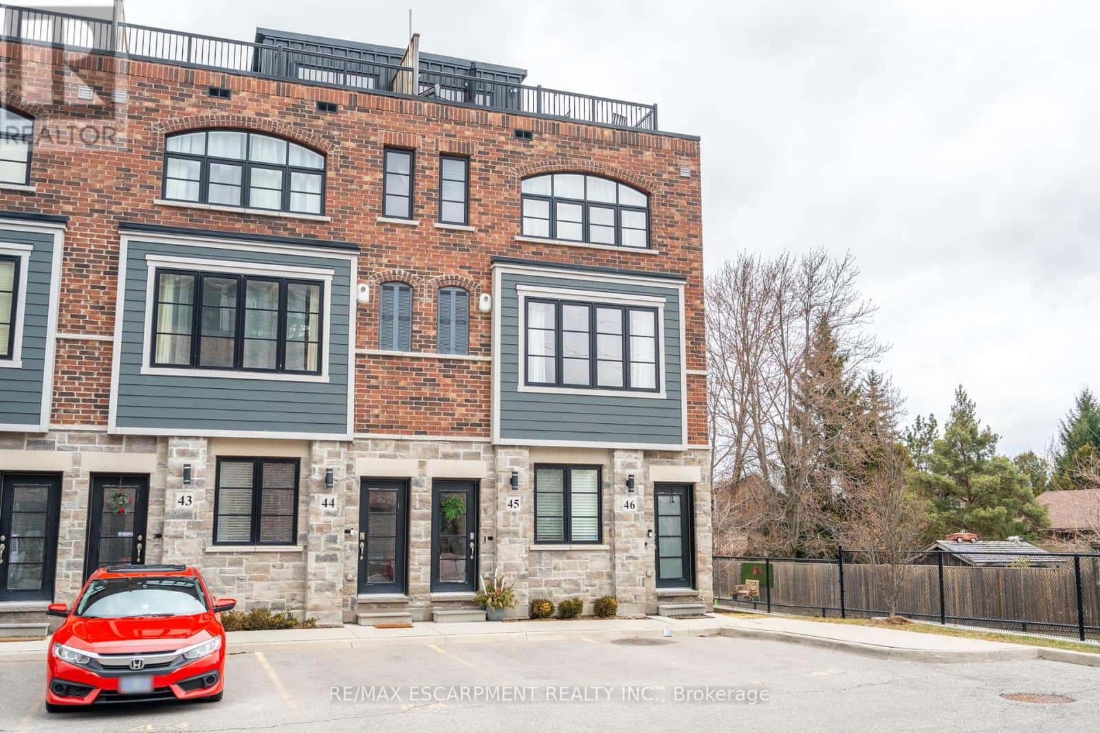 45 - 219 DUNDAS STREET E — Hamilton (Waterdown), Ontario - Photo 2 of 36