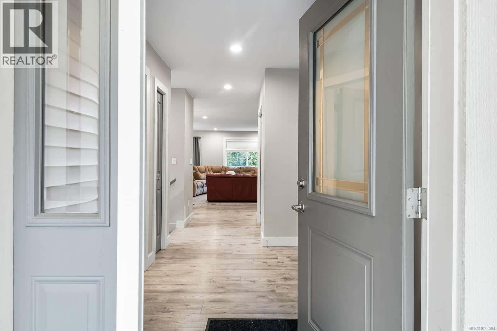 2374 Extension Rd — Nanaimo, British Columbia - Photo 3 of 47