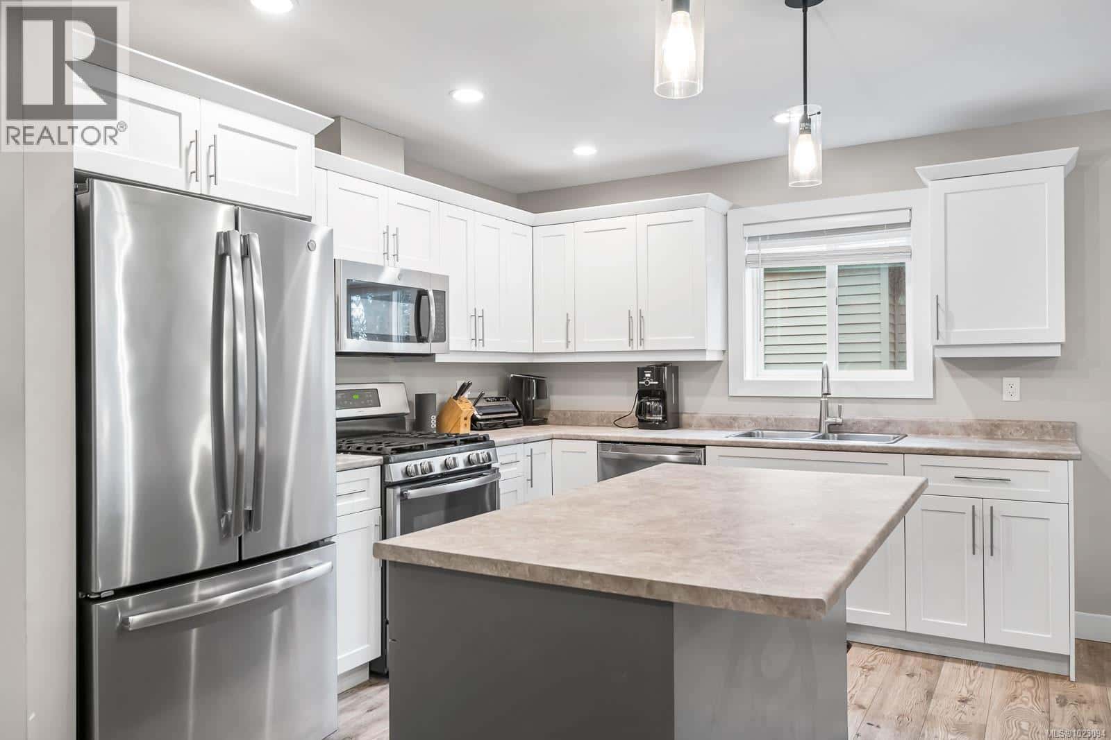 2374 Extension Rd — Nanaimo, British Columbia - Photo 5 of 47