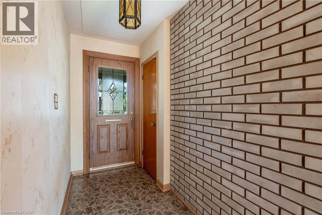 654 HIAWATHA Boulevard — Ancaster, Ontario - Photo 5 of 49