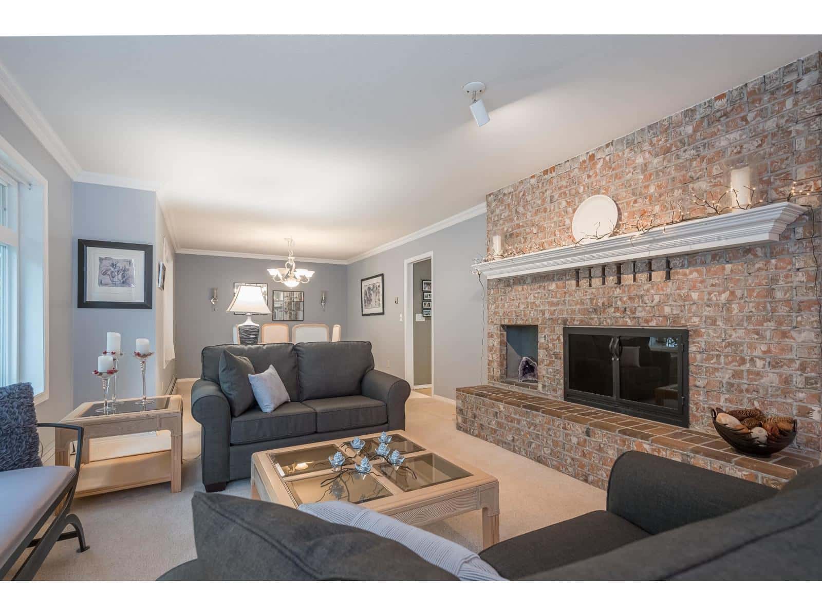 17411 29 AVENUE — Surrey, British Columbia - Photo 4 of 40