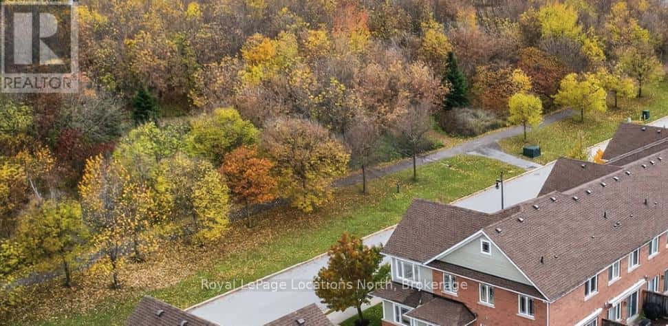 31 NORTH MAPLE STREET — Collingwood, Ontario - Photo 3 of 37