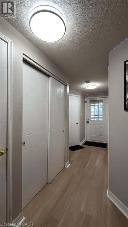 419 DOWNSVIEW Place — Waterloo, Ontario - Photo 4 of 27
