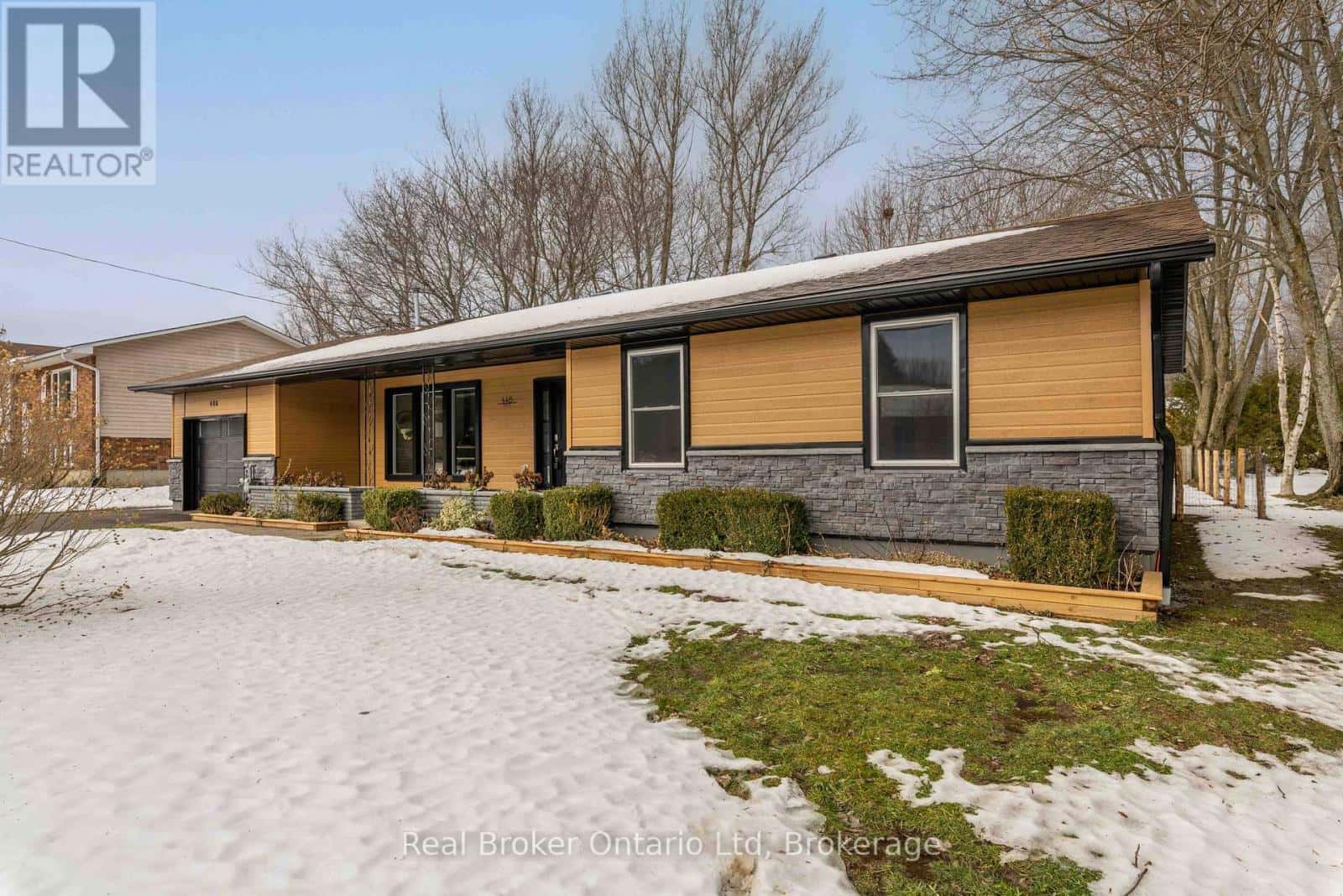 446 ISAAC STREET — South Bruce Peninsula, Ontario - Photo 3 of 37