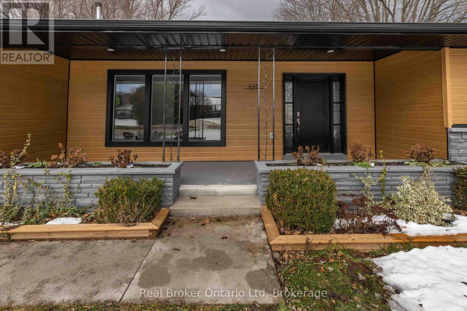 446 ISAAC STREET — South Bruce Peninsula, Ontario - Photo 5 of 37