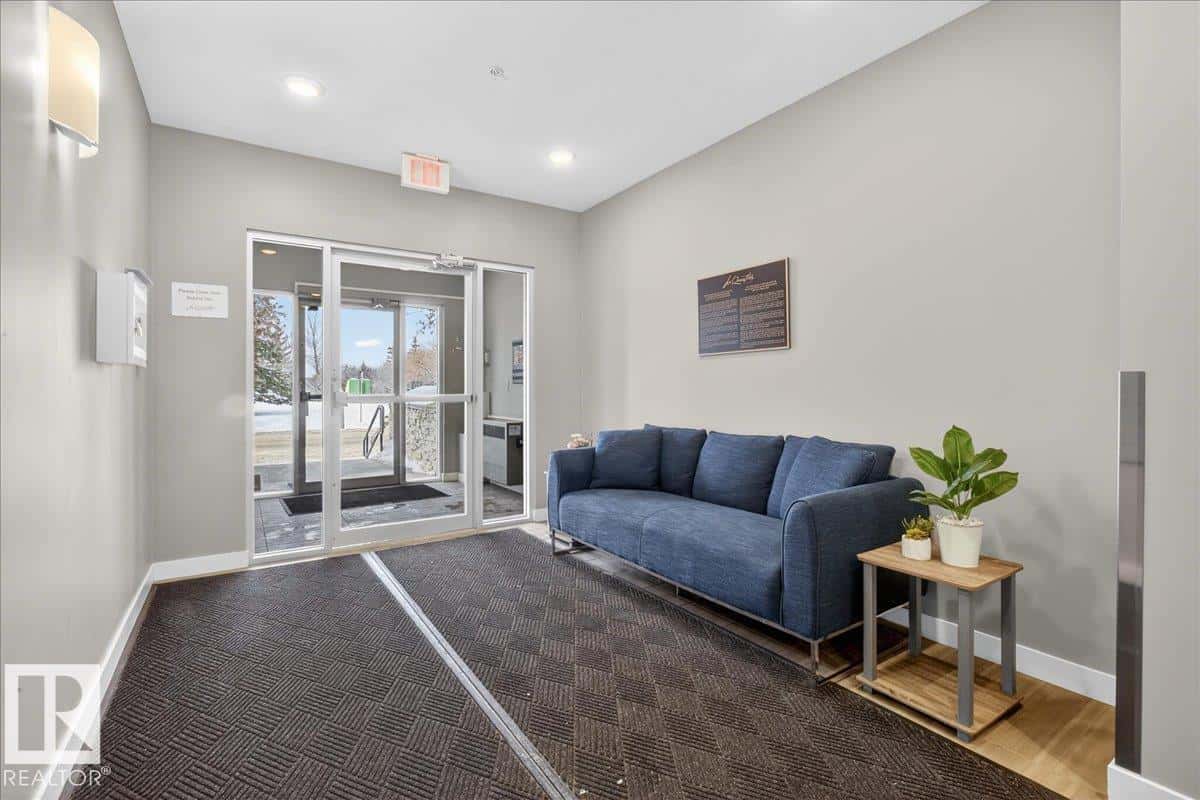 #406 8525 91 ST NW — Edmonton, Alberta - Photo 4 of 44