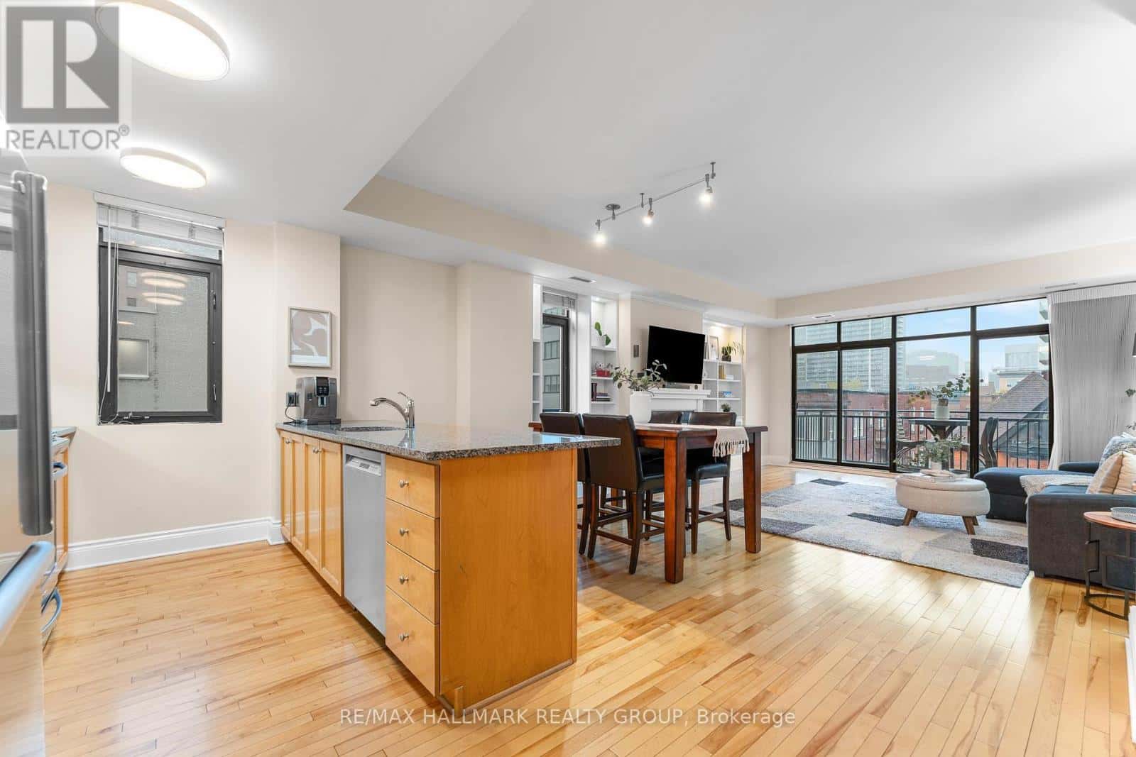 401 - 374 COOPER STREET — Ottawa, Ontario - Photo 4 of 20