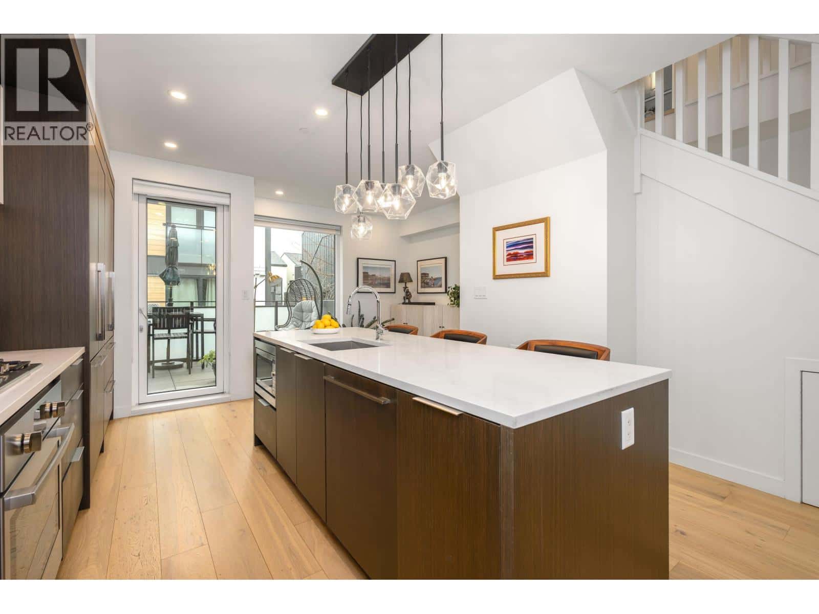 206 649 E 3RD STREET — North Vancouver, British Columbia - Photo 5 of 40