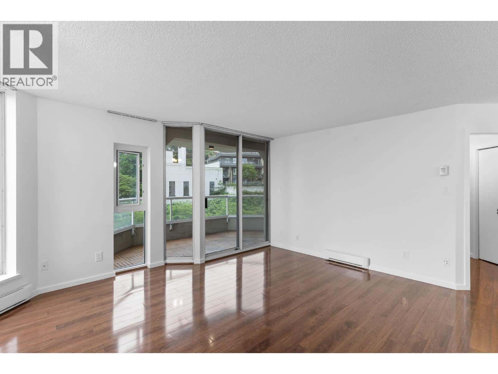 606 71 JAMIESON COURT — New Westminster, British Columbia - Photo 5 of 24