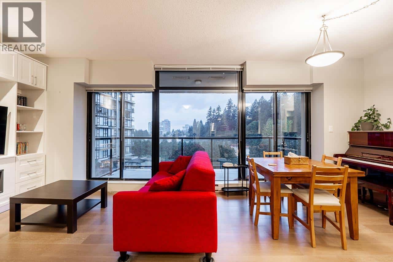 702 15 E ROYAL AVENUE — New Westminster, British Columbia - Photo 2 of 38