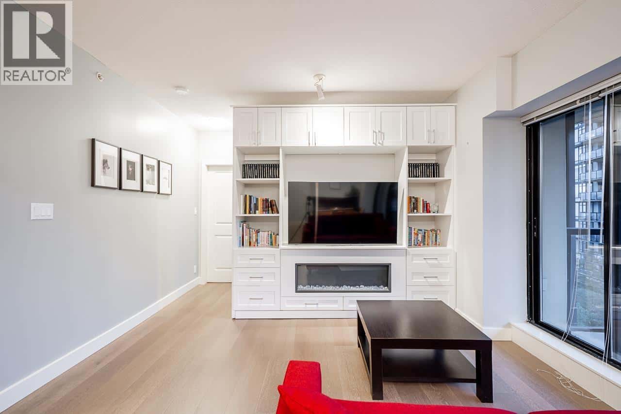 702 15 E ROYAL AVENUE — New Westminster, British Columbia - Photo 3 of 38