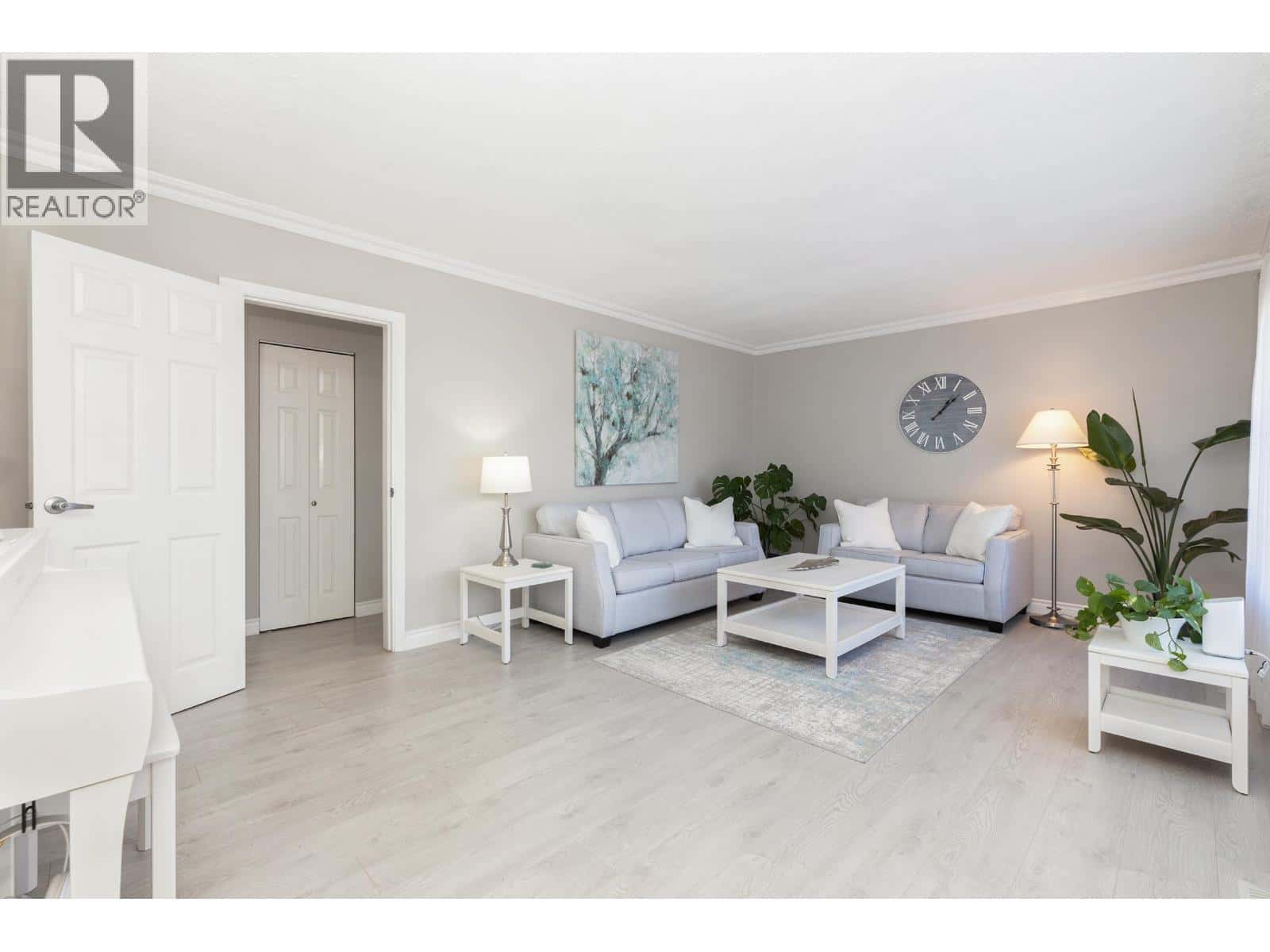 12437 202 STREET — Maple Ridge, British Columbia - Photo 4 of 31