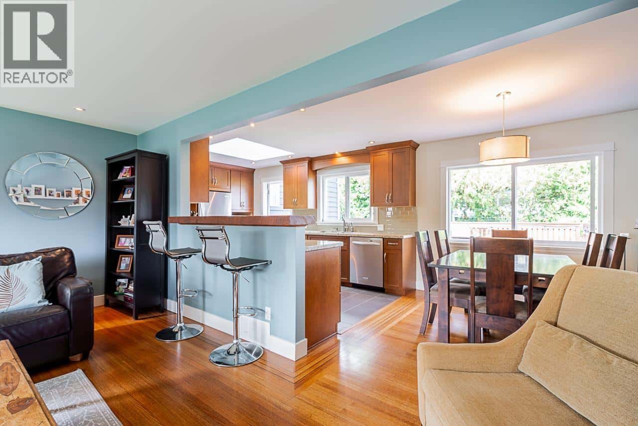 5015 CHEHALIS DRIVE — Delta, British Columbia - Photo 4 of 37