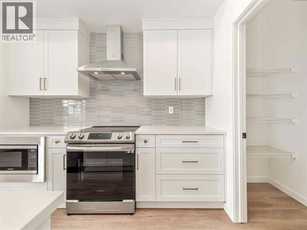 4332 25 Avenue S — Lethbridge, Alberta - Photo 3 of 13