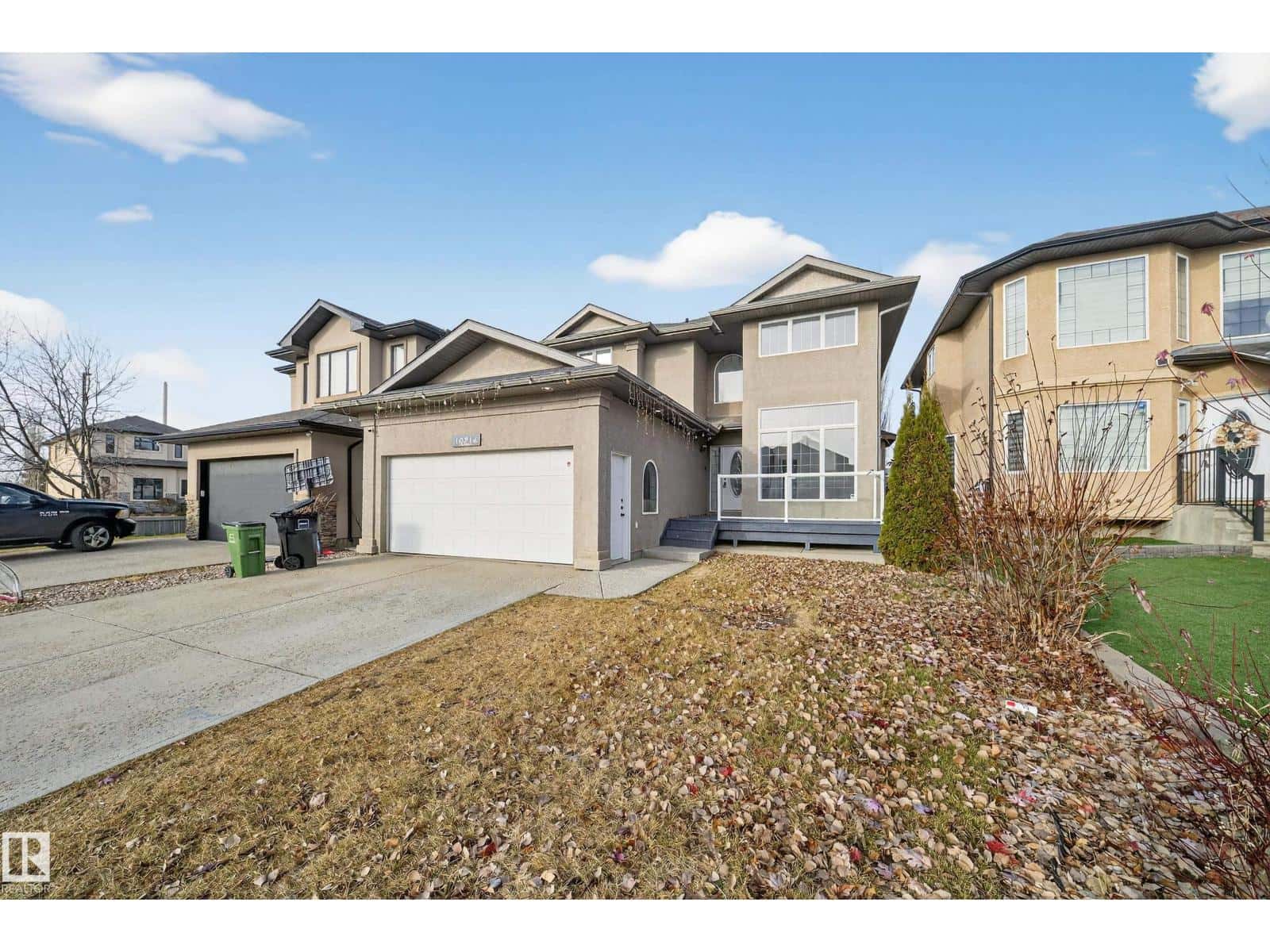 10916 175 AV NW — Edmonton, Alberta - Photo 2 of 75