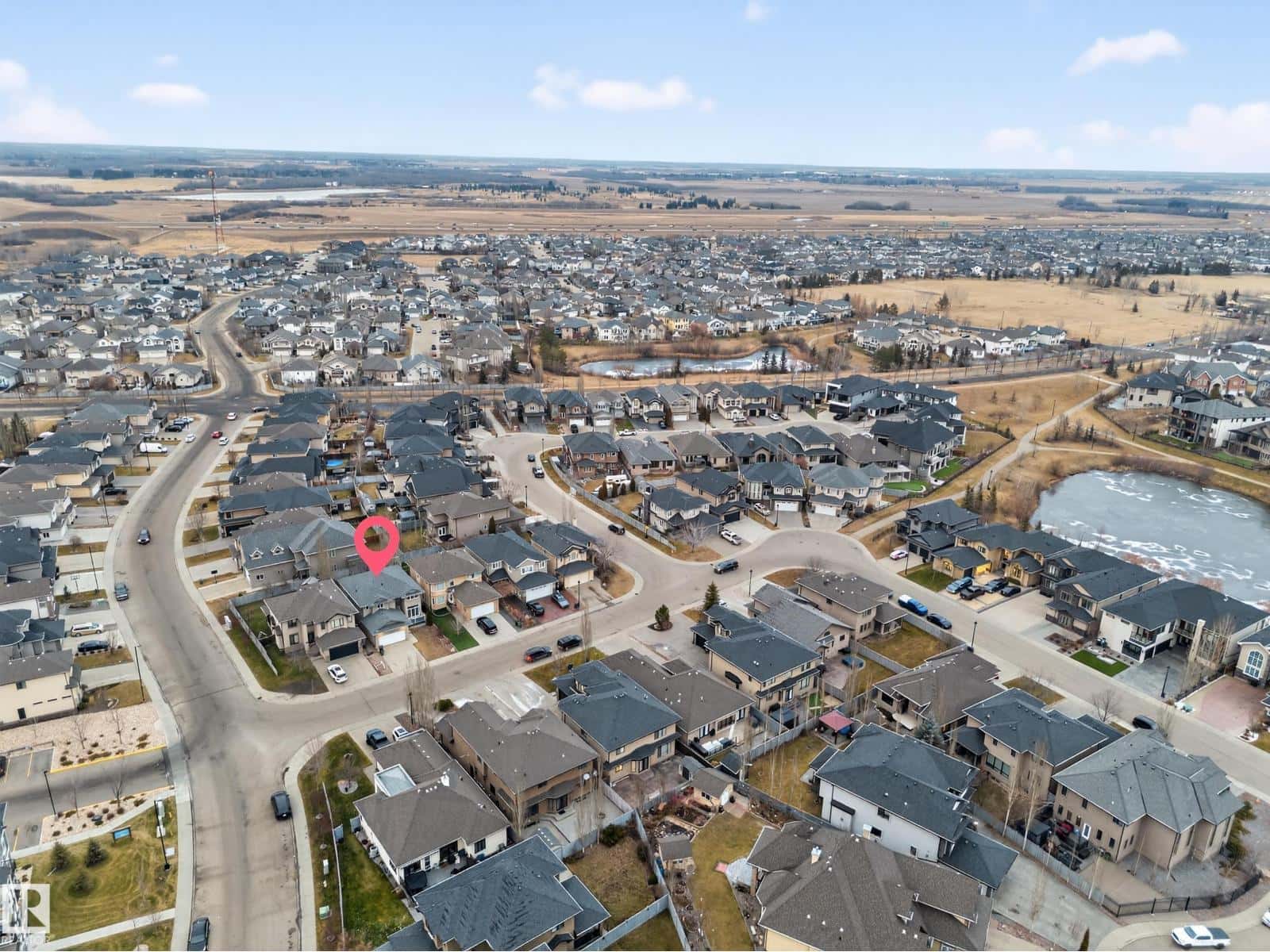 10916 175 AV NW — Edmonton, Alberta - Photo 4 of 75