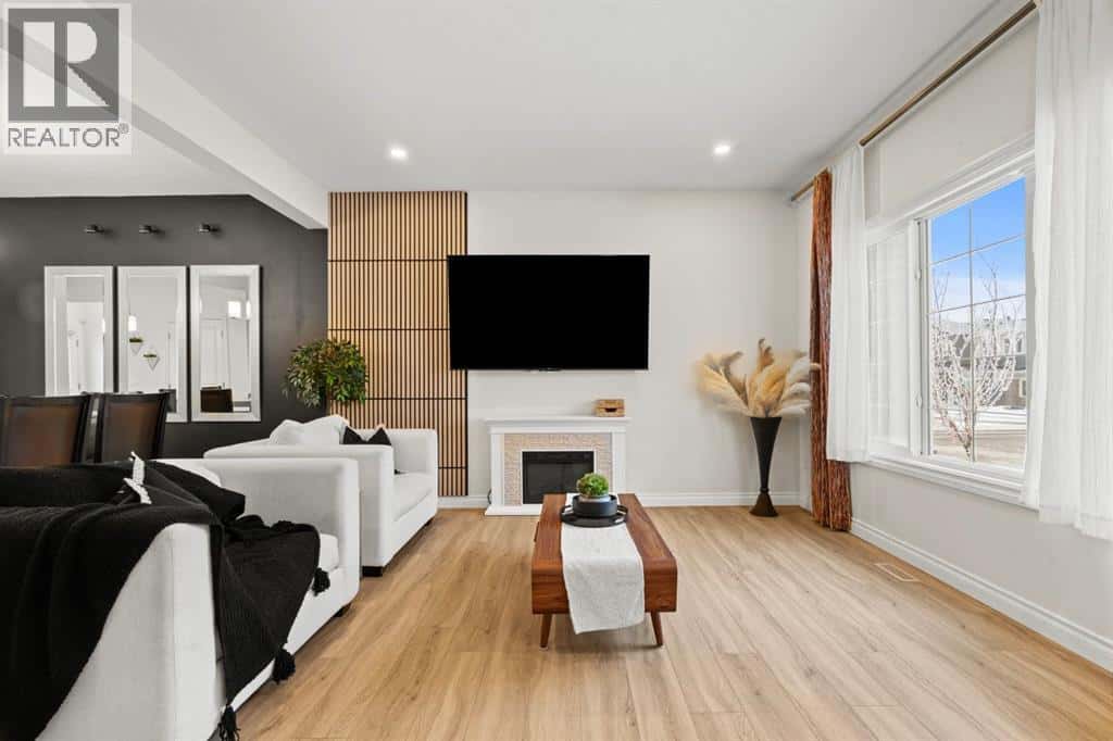 10 Emberside Link — Cochrane, Alberta - Photo 3 of 39