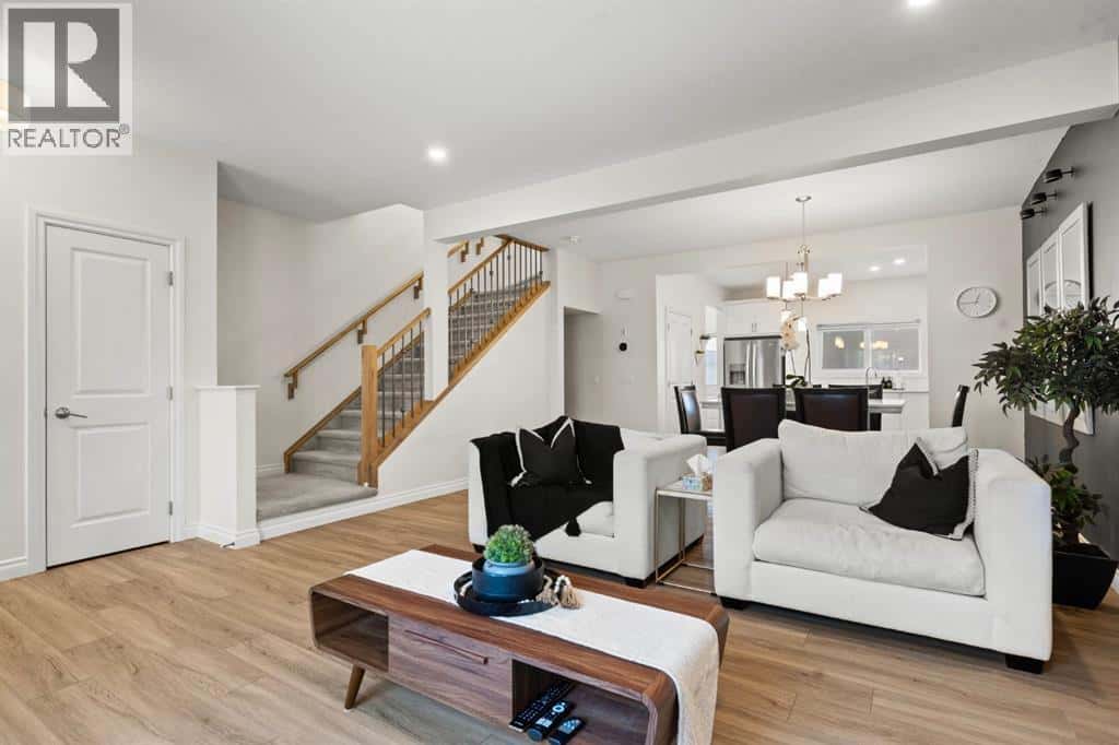 10 Emberside Link — Cochrane, Alberta - Photo 2 of 39