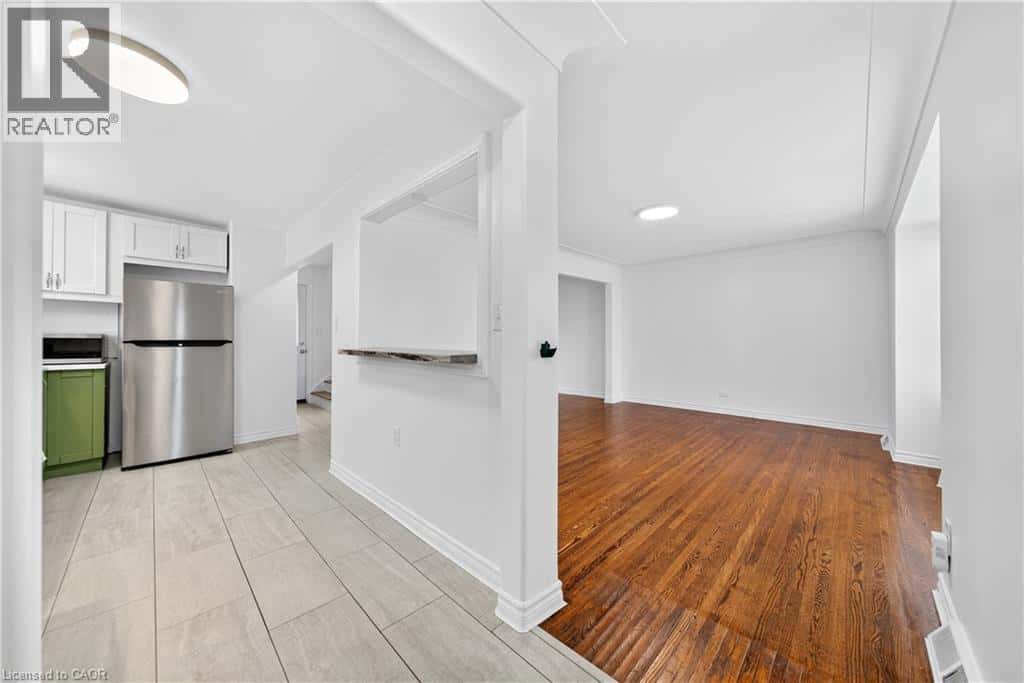 421 EAST 36TH Street — Hamilton, Ontario - Photo 4 of 50