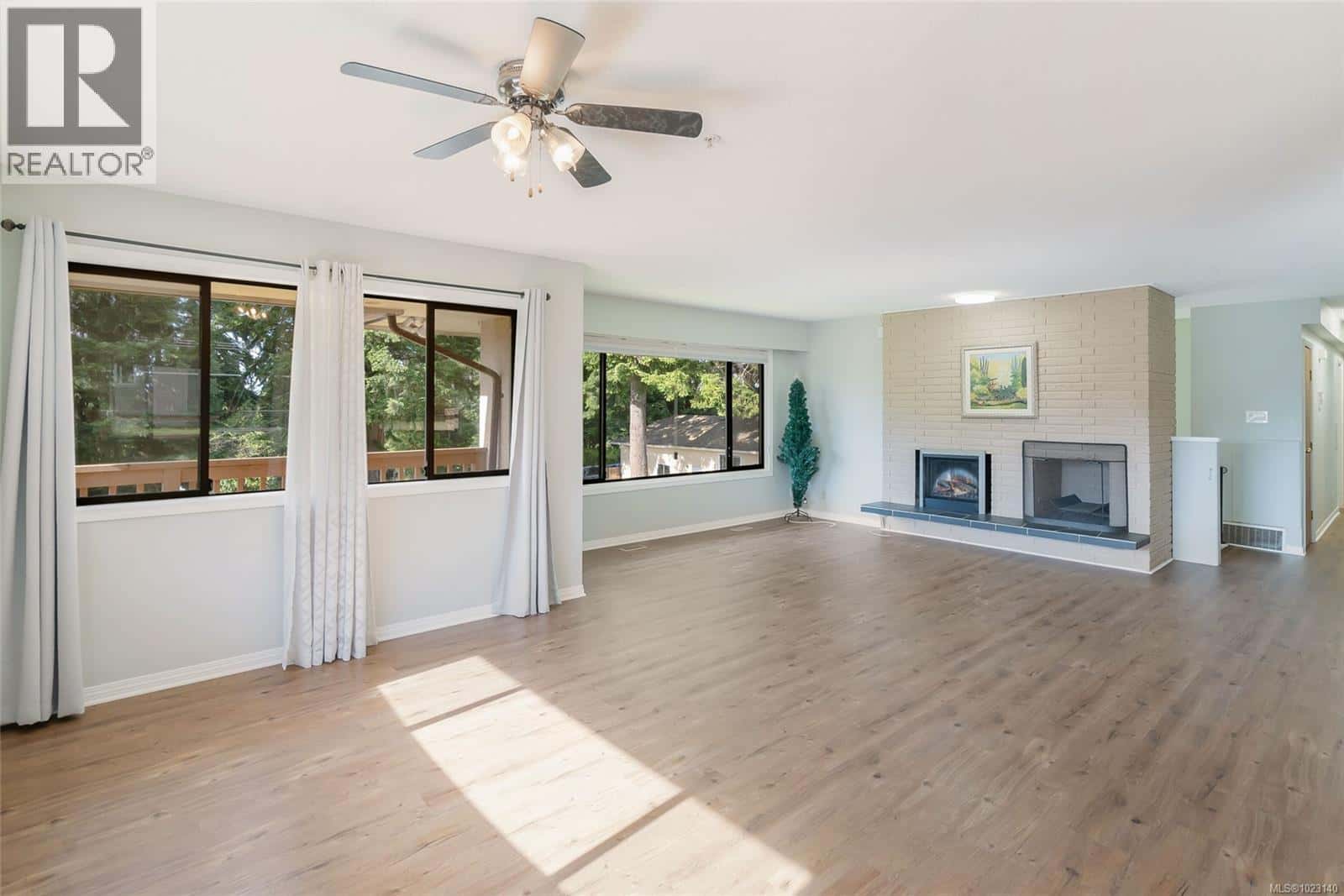 5831 Hammond Bay Rd — Nanaimo, British Columbia - Photo 5 of 34