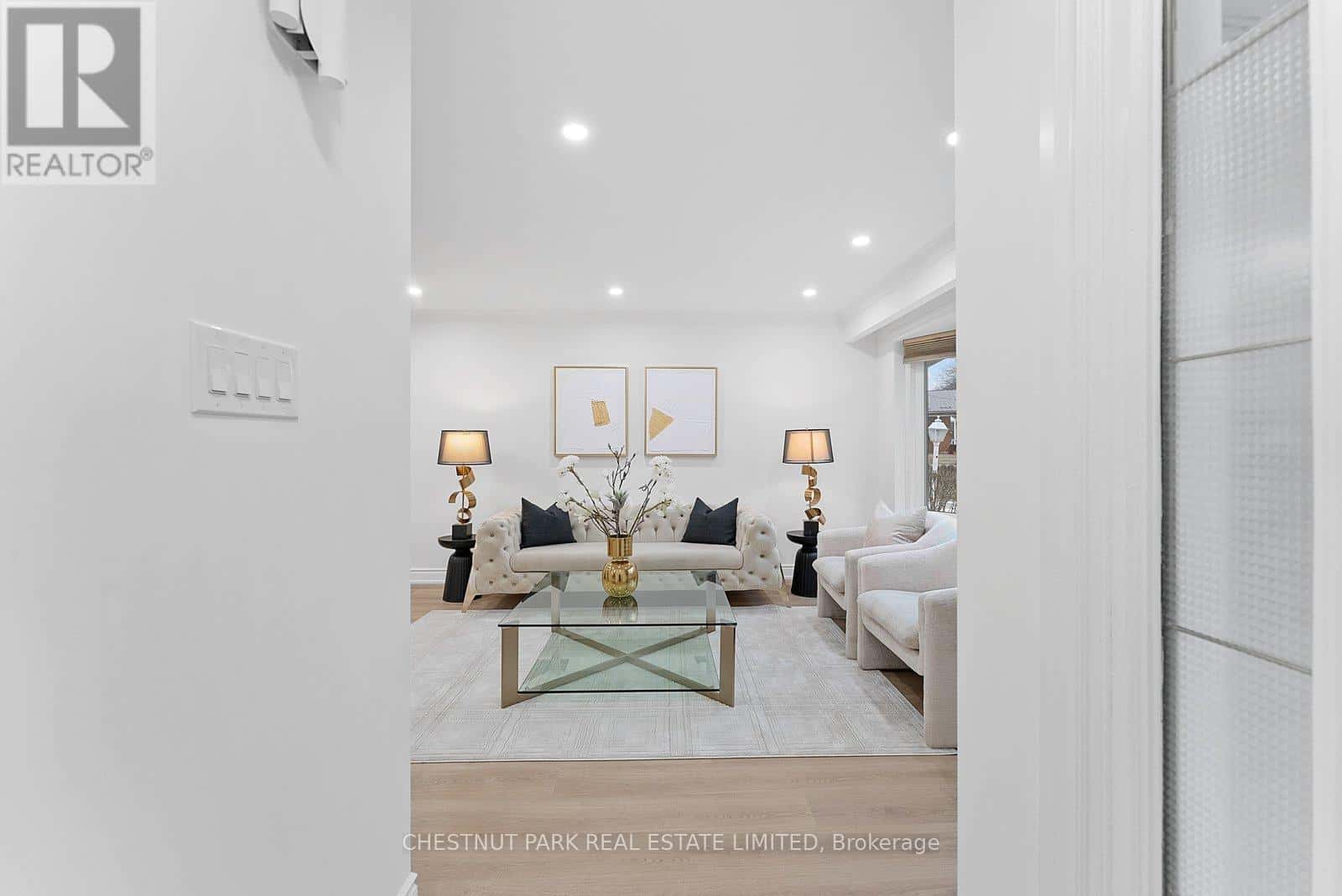 22 MARBURY CRESCENT — Toronto (Parkwoods-Donalda), Ontario - Photo 4 of 47