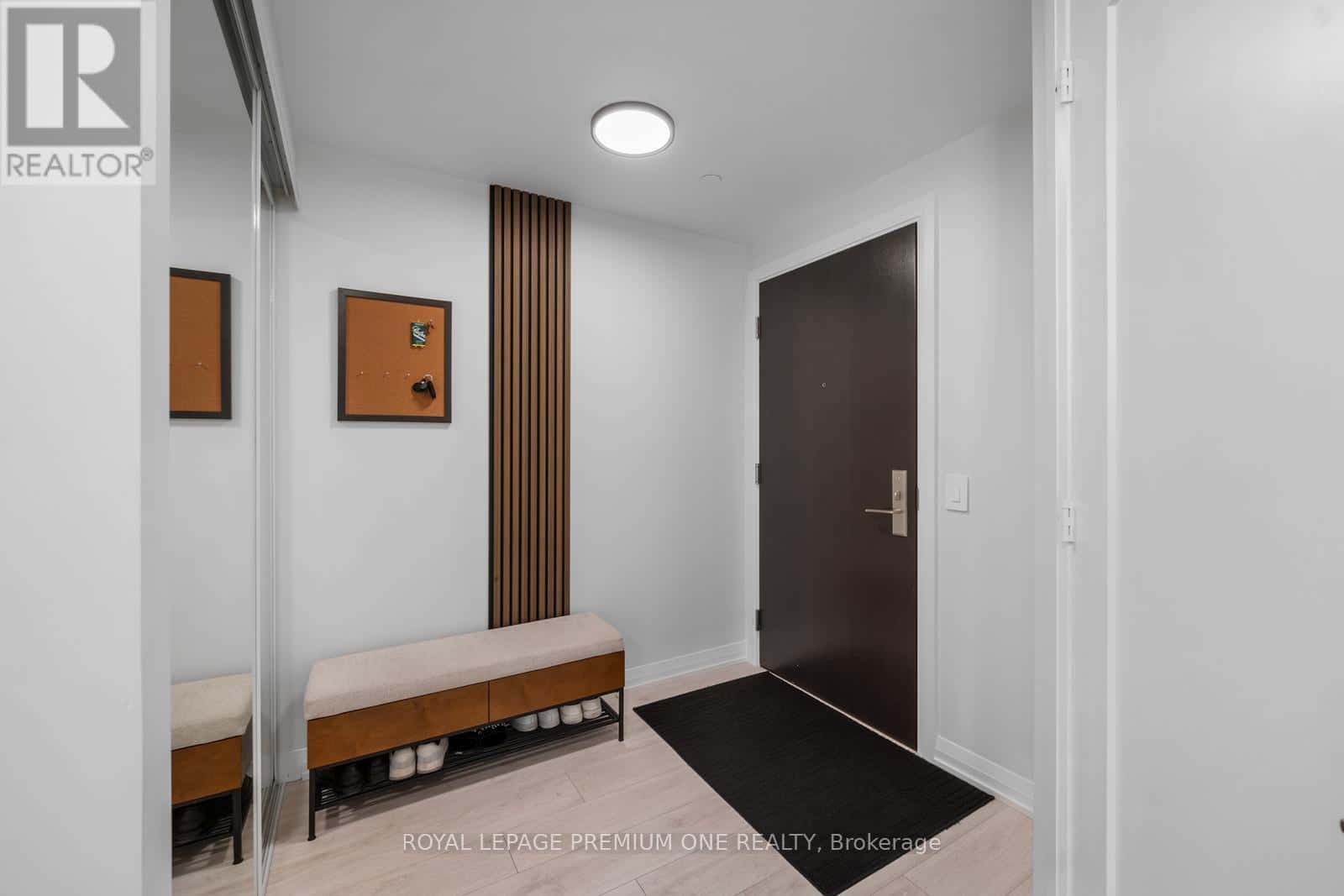 1715 - 9000 JANE STREET — Vaughan (Concord), Ontario - Photo 2 of 30