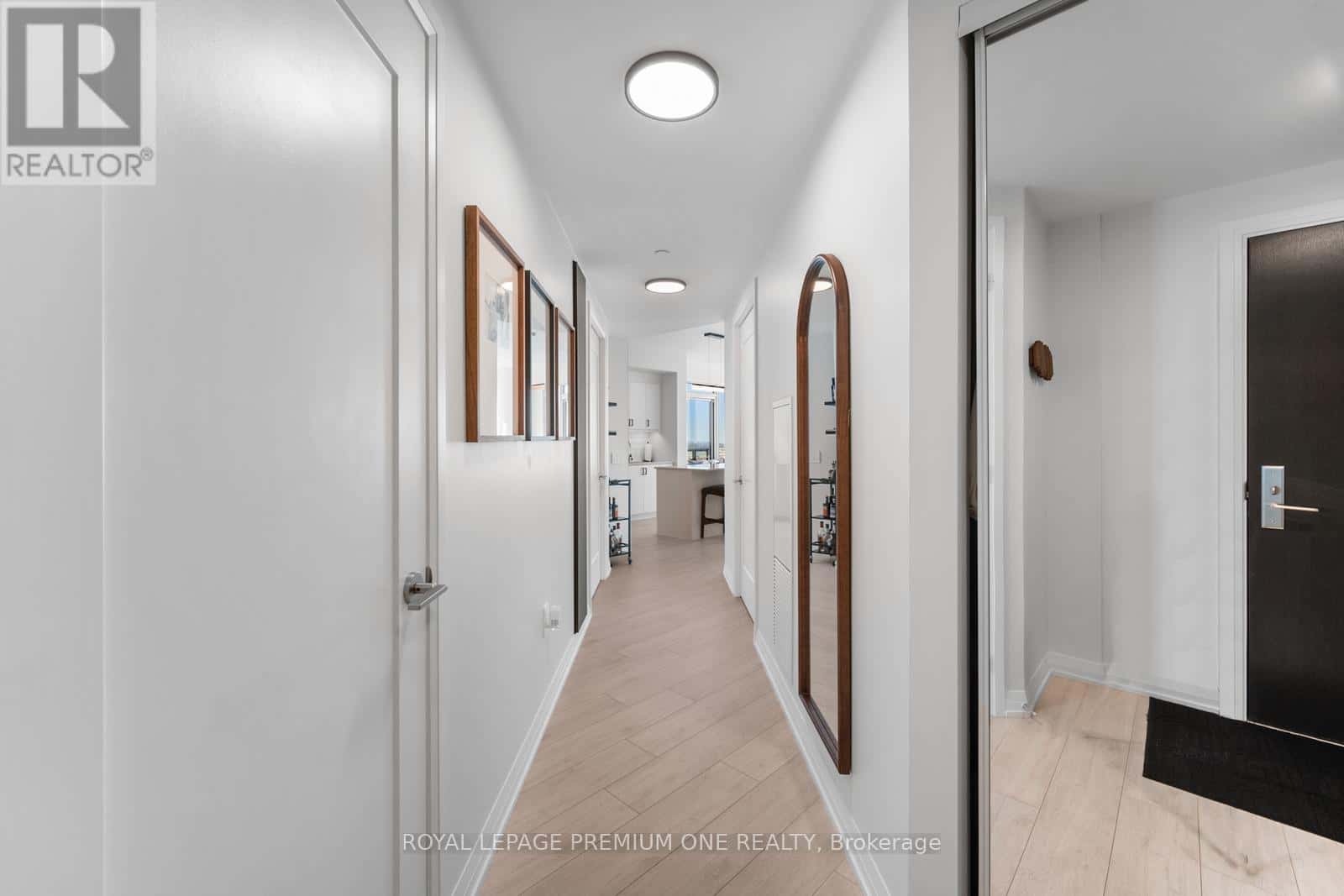 1715 - 9000 JANE STREET — Vaughan (Concord), Ontario - Photo 3 of 30