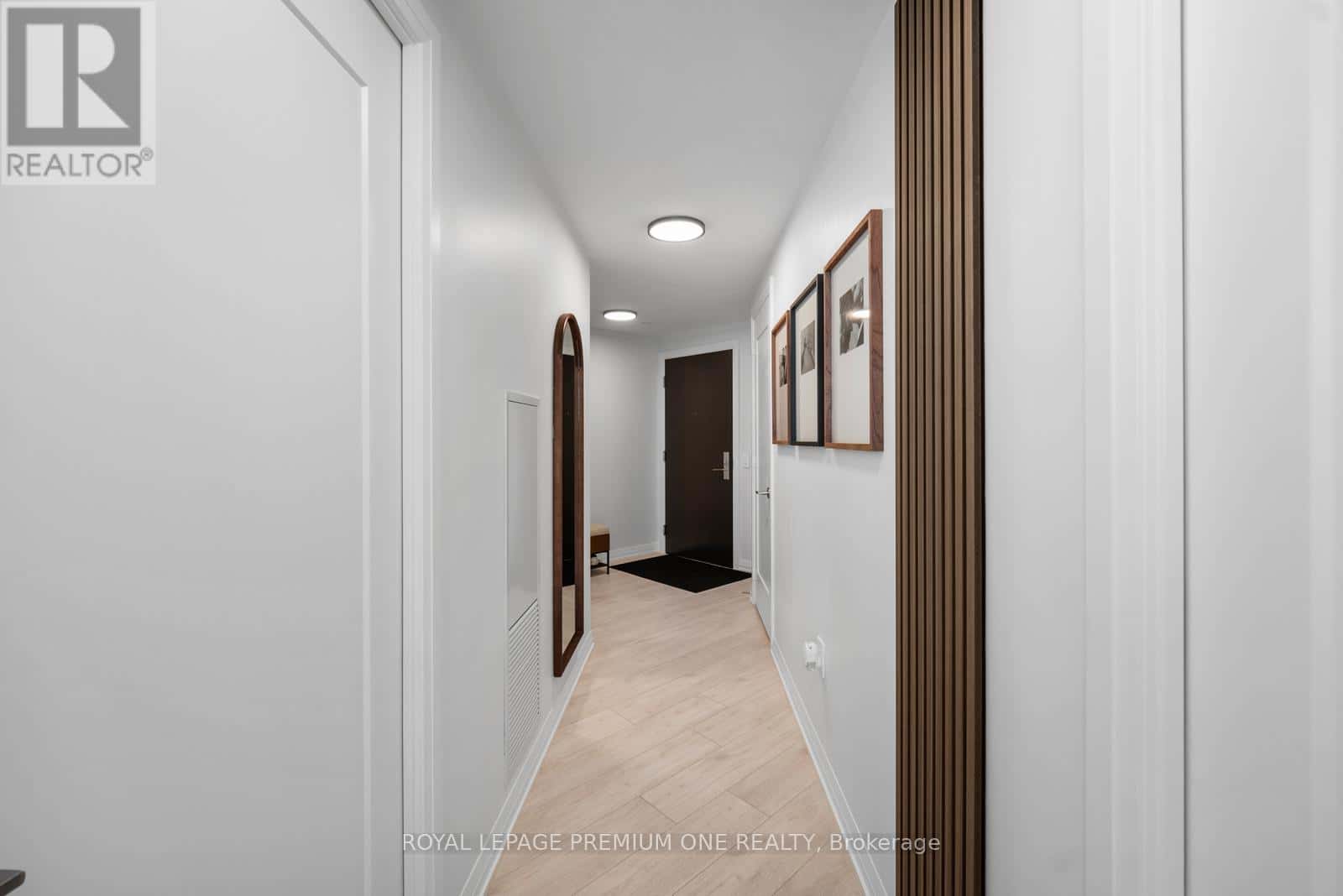 1715 - 9000 JANE STREET — Vaughan (Concord), Ontario - Photo 4 of 30