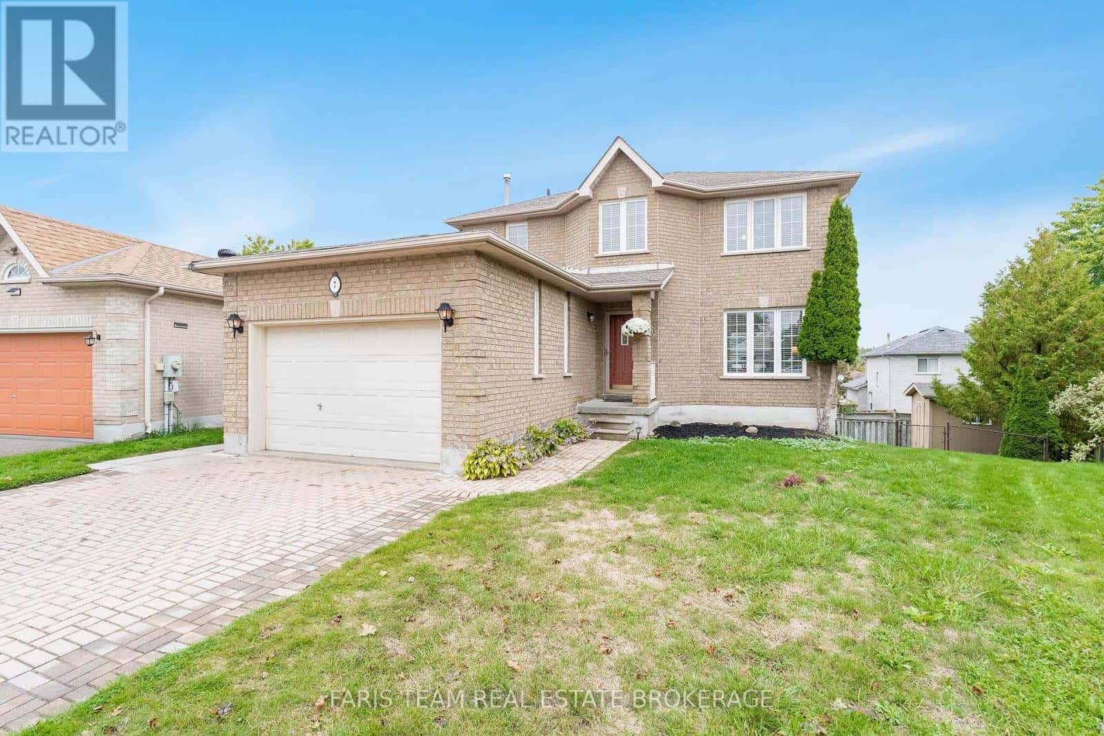 7 ROUND LEAF COURT — Barrie (Holly), Ontario - Photo 2 of 45