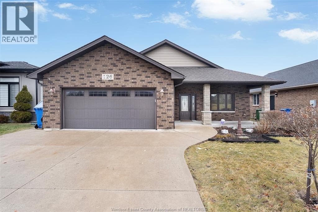 126 TOWNSVIEW — Essex, Ontario - Main photo