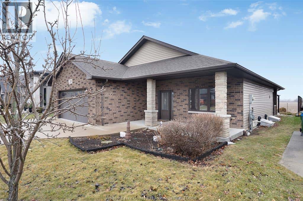 126 TOWNSVIEW — Essex, Ontario - Photo 4 of 41