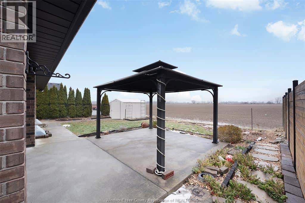 126 TOWNSVIEW — Essex, Ontario - Photo 5 of 41