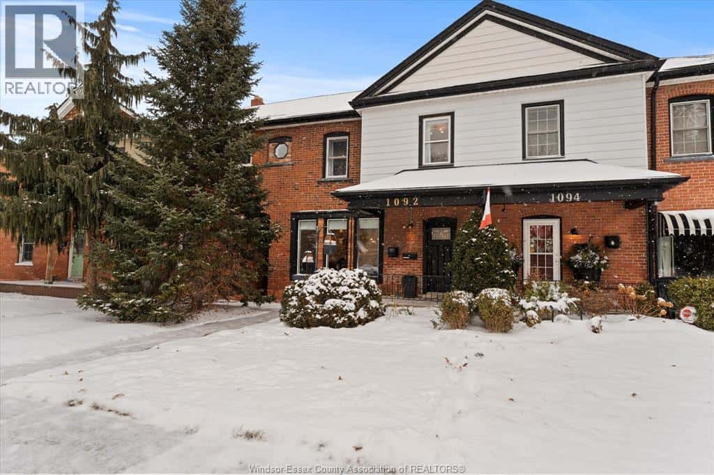 1092 MONMOUTH — Windsor, Ontario - Photo 2 of 41