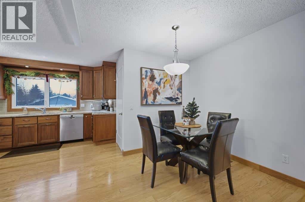 3725 50A Avenue Crescent — Innisfail, Alberta - Photo 5 of 37