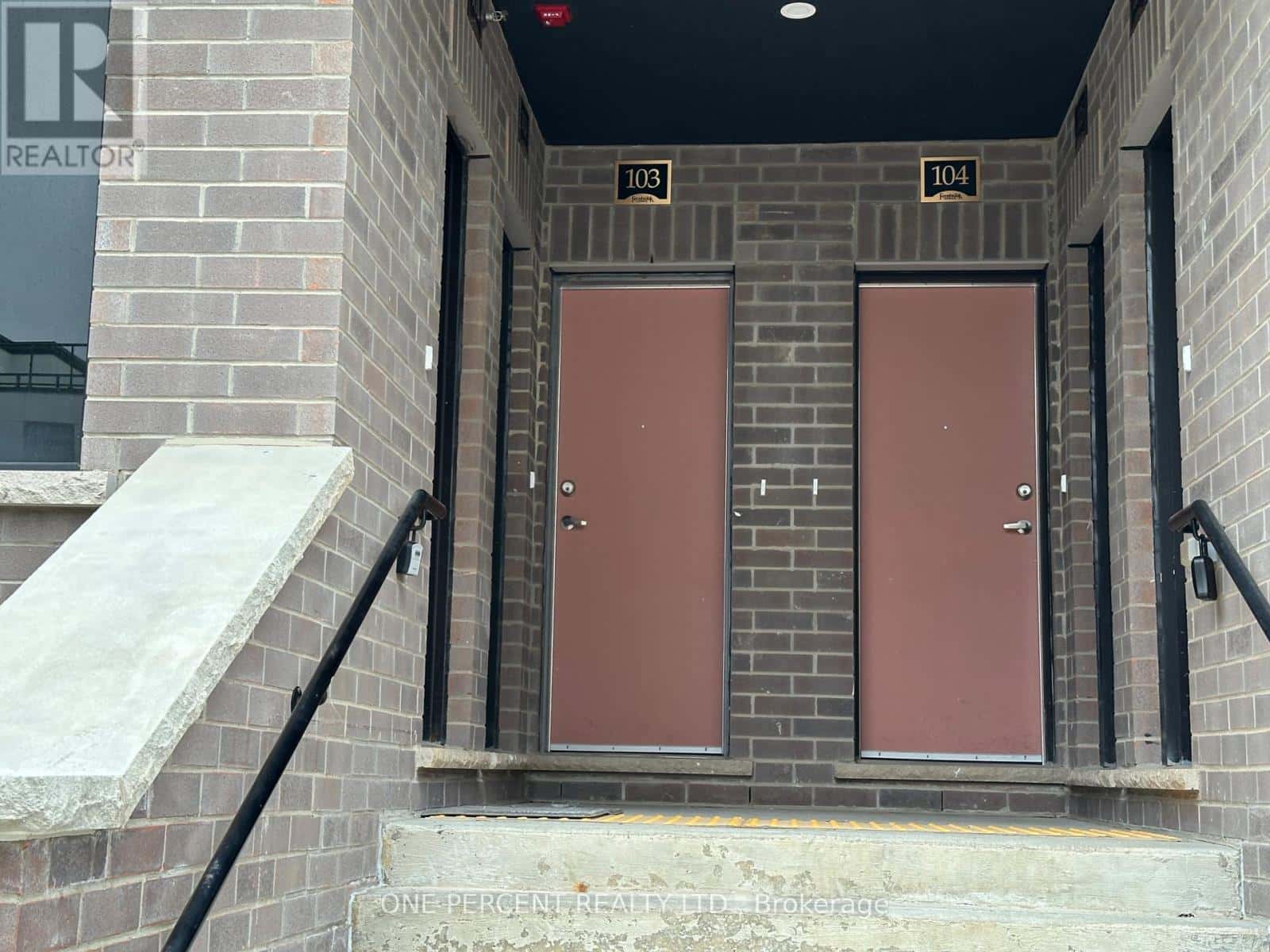 104 - 1589 ROSE WAY — Milton (CB Cobban), Ontario - Photo 3 of 32